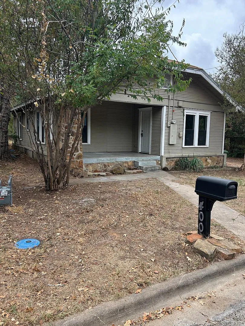 Updated 2Bedroom Home in Mineral Wells Modern Comfort & Great Outdoor Space — Photo 1
