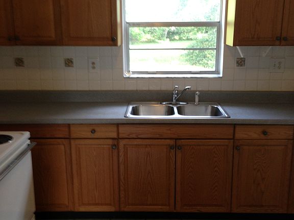 2nd image of 87 Lorillard Pl