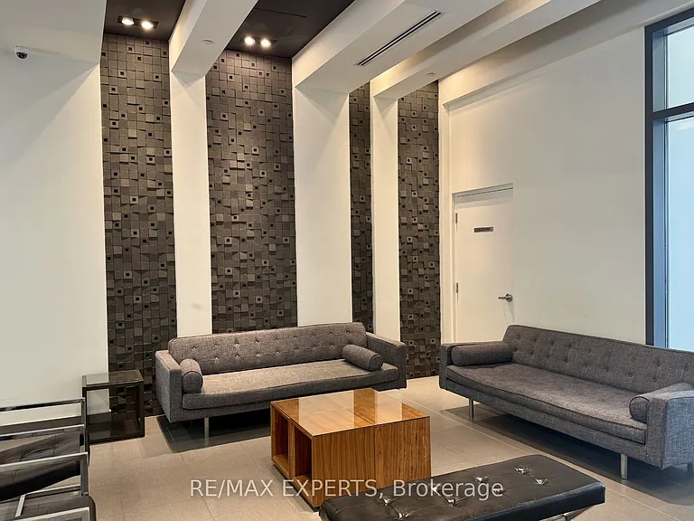 20 Bruyeres Mews #505 — Photo 2