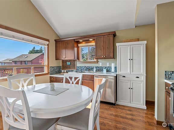 5th image of 8112 Birch Bay Drive #21