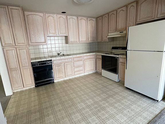 4th image of 1582 Taraval St #1