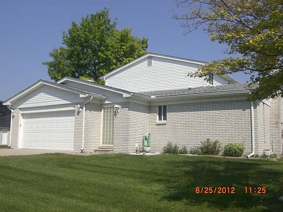 3rd image of 46636 E Oakwood Dr