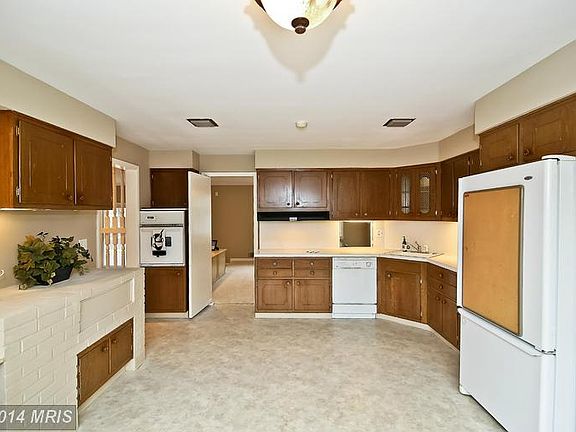 2nd image of 9204 Farnsworth Dr