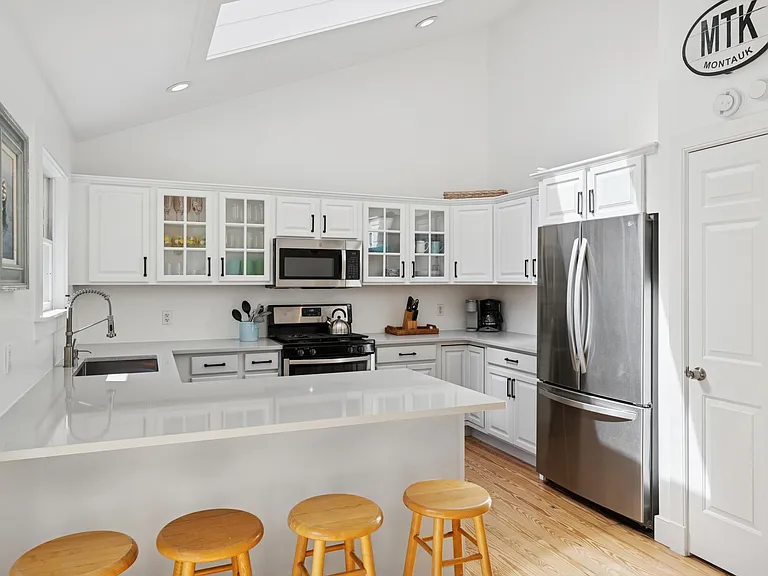33 Corbin Ave — Photo 21