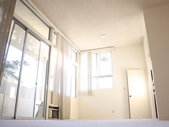 5th image of 11928 Darlington Ave APT 105