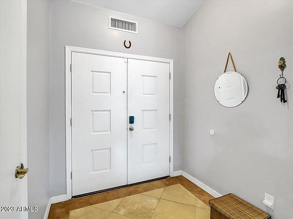 5th image of 2915 E Beryl Ave