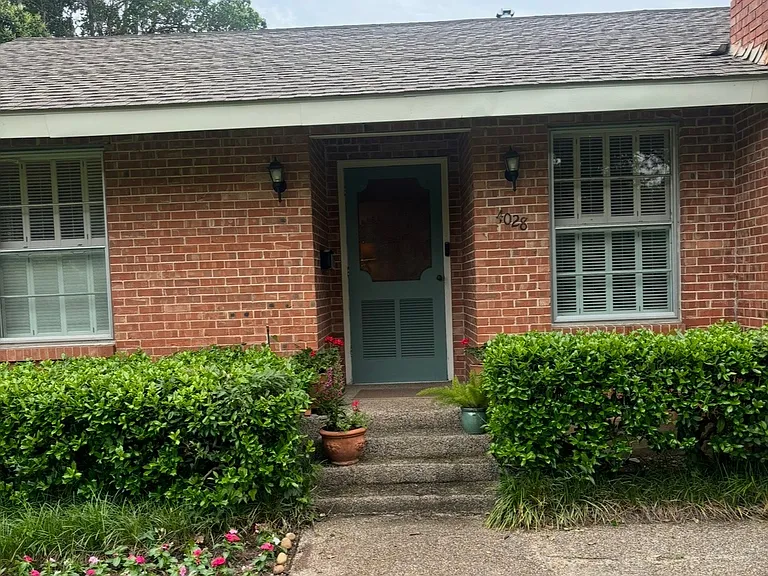 4028 Clover Ln — Photo 3