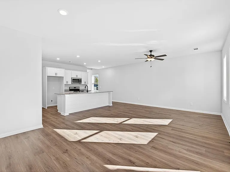 548 Madison St — Photo 13