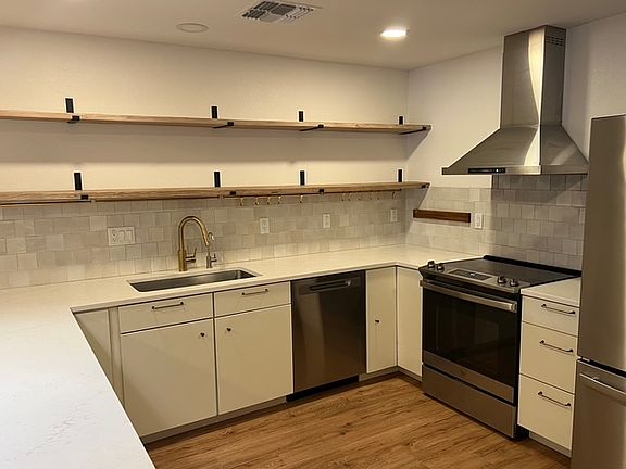 Kitchen with Stainless Steel App
