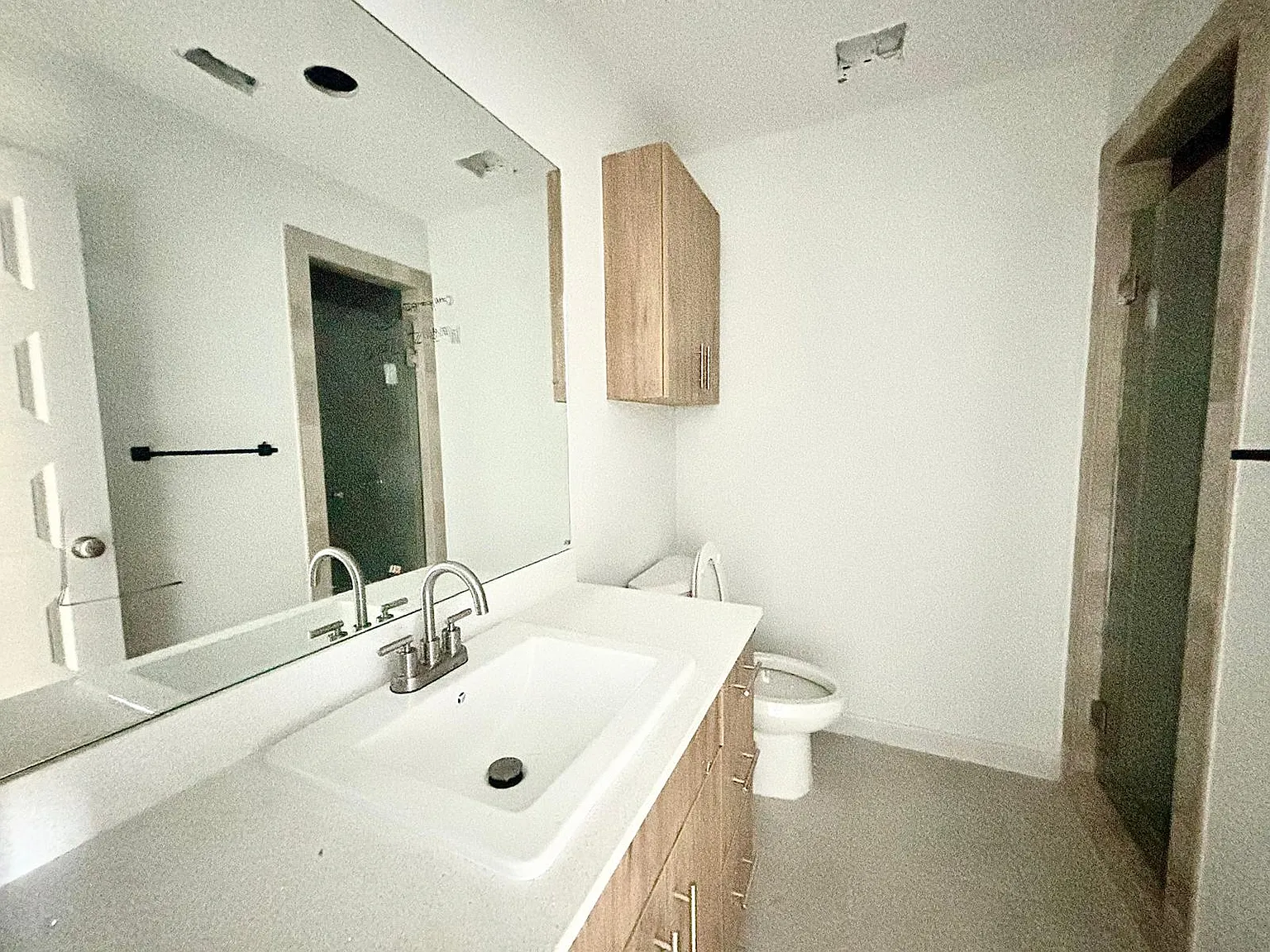 2010 Graham Avenue - 4 — Photo 3