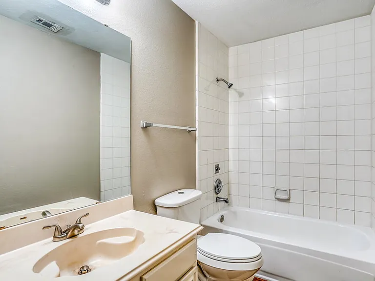 8206 Holmwood Dr — Photo 16