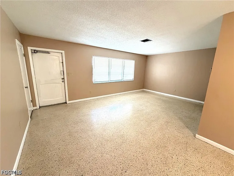 1407 Juddale St E — Photo 3