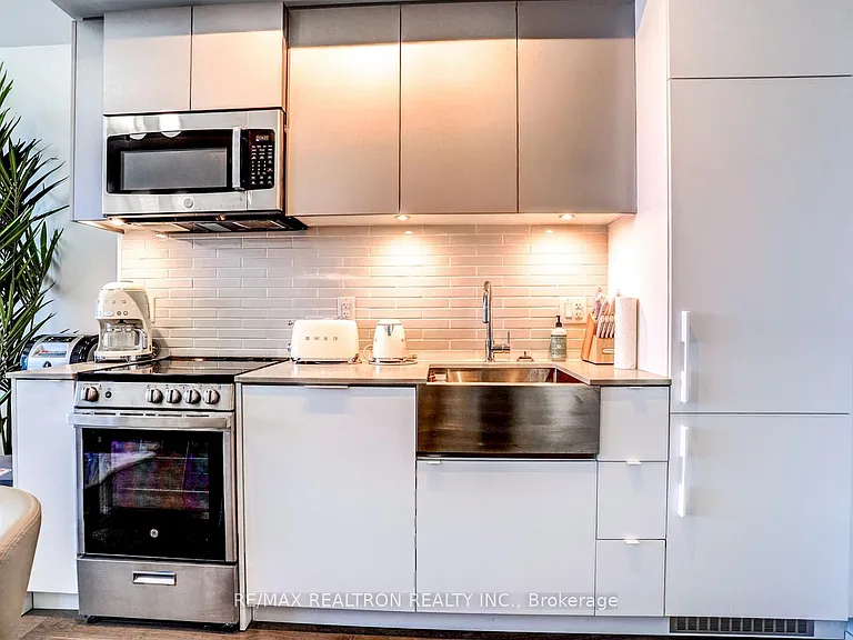 270 Dufferin St #Penthouse 17 — Photo 16