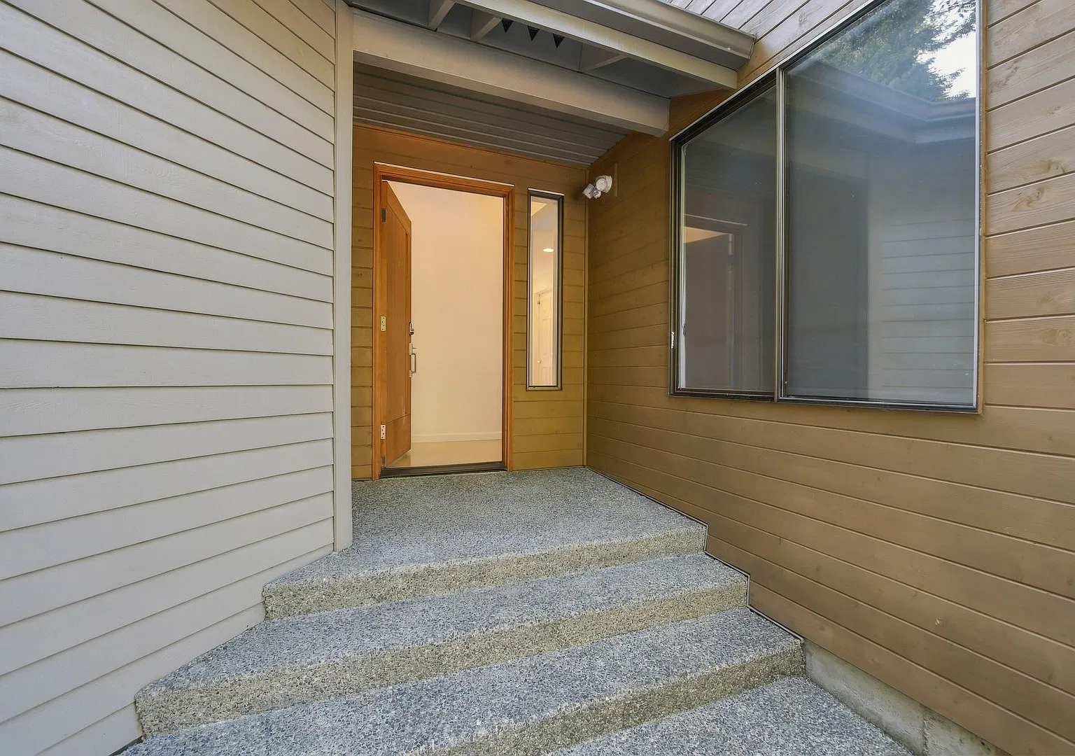 4Bd/3.25Ba Kirkland Home — Photo 2