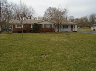 709 Lake Dr, Greenfield, IN 46140