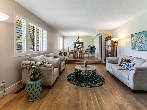 4th image of 2148 E Pinecrest Ln S
