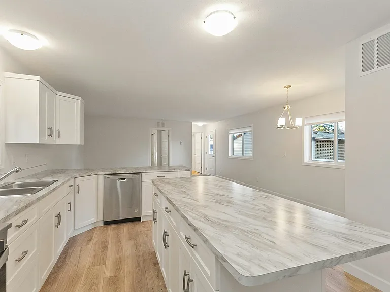 24330 Fraser Hwy — Photo 12