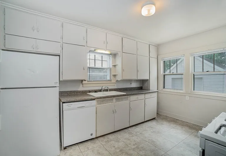 806 S Douglas St — Photo 10
