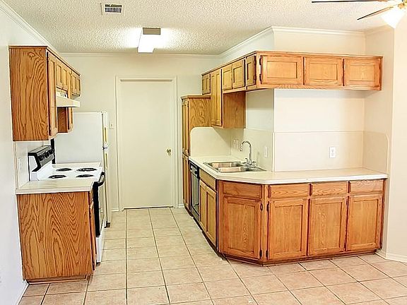 4th image of 2514 Hillside Dr