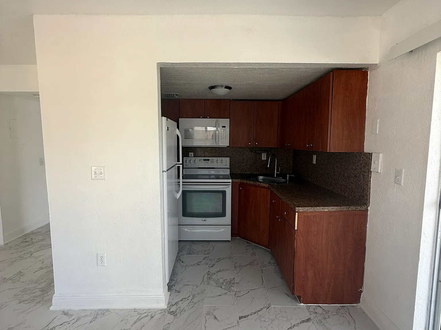 420 SW 14th Ave — Photo 3