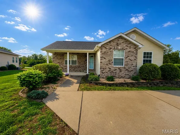 216 Woodland Dr, Edwardsville, IL 62025