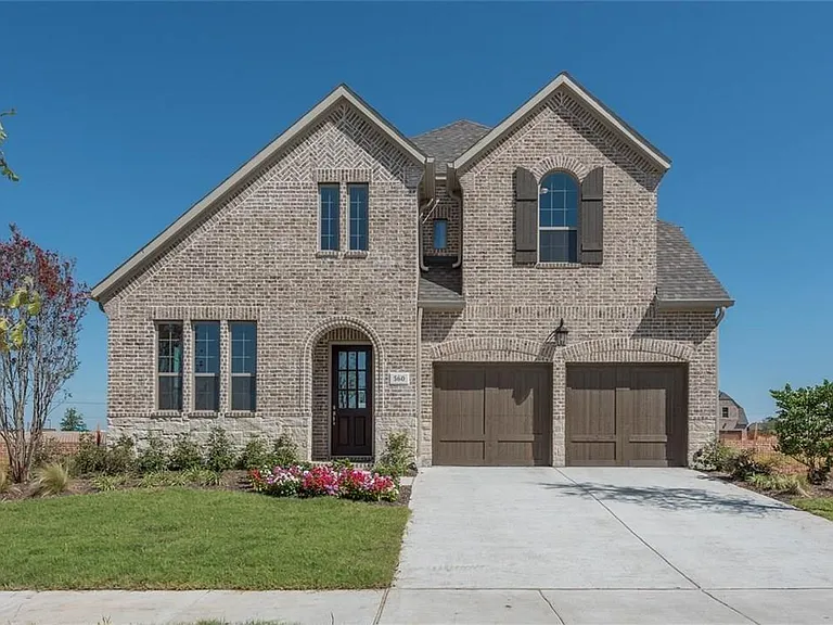 560 Thoroughbred Ave — Photo 2