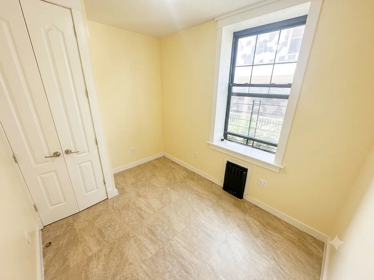 3 bed, 784 sqft, $3,199 — Photo 4