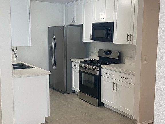 5th image of 633 S Barrington Ave