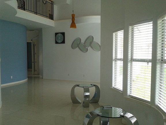 2nd image of 3130 Calle Maravillosa