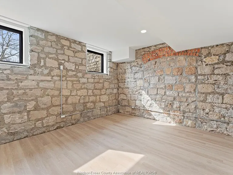 247 Brock St #101 — Photo 24