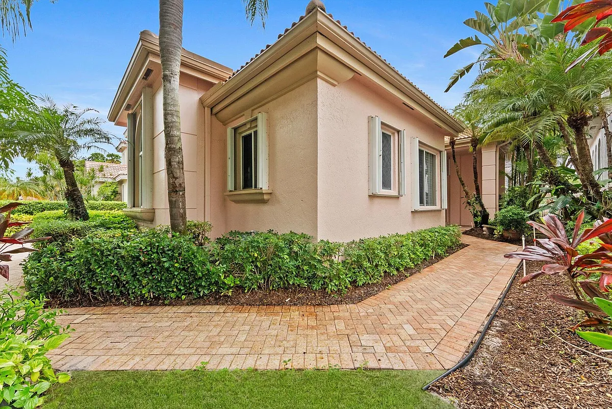 Building Photo - 7081 Mallorca Cres