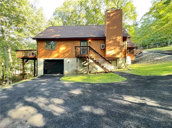 353 Brentwood Dr, Bushkill, PA 18324