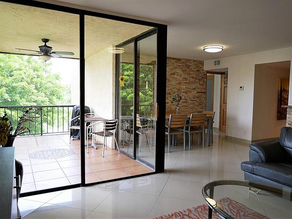 4th image of 825 Egret Cir APT 302