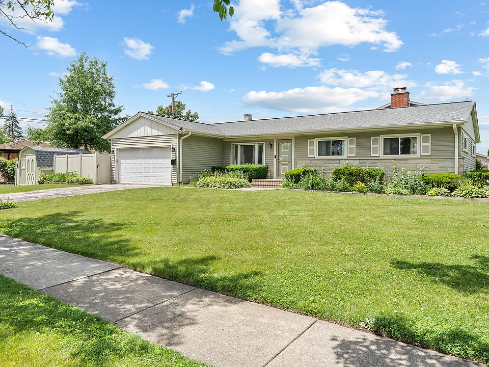 818 Leahy Cir