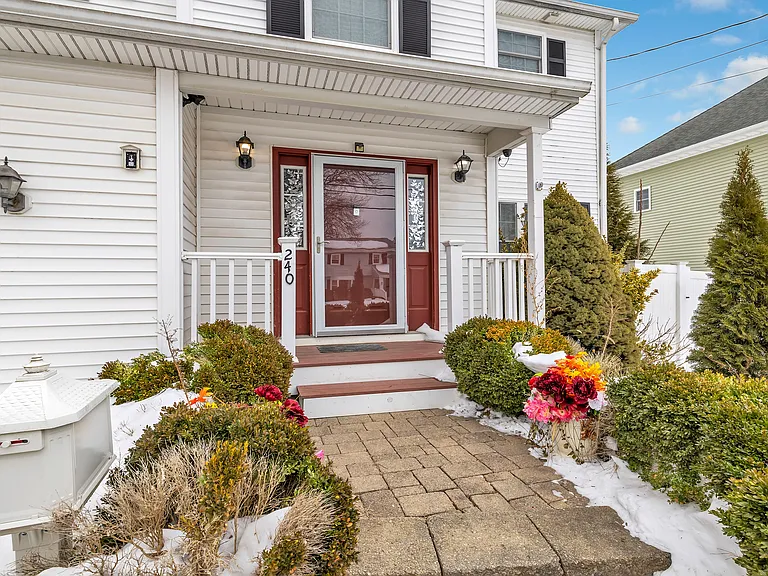 240 Highland Ave — Photo 2