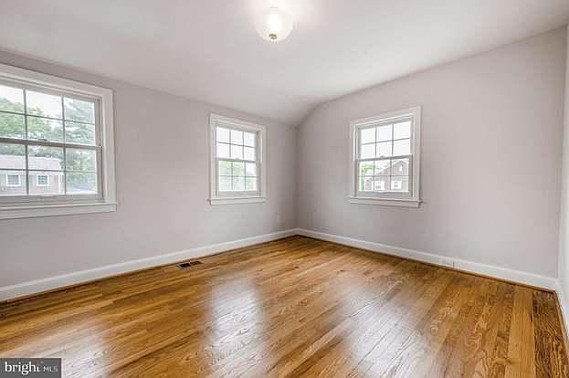 1st image of 700 N Oakland St