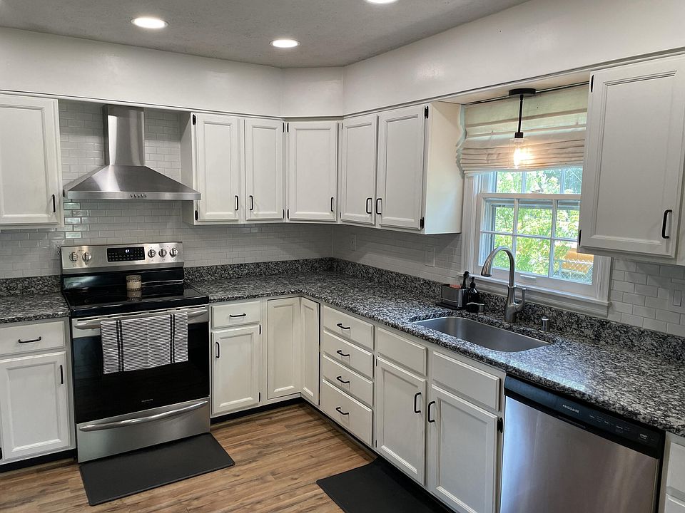 1st image of 230 Hawthorne Dr