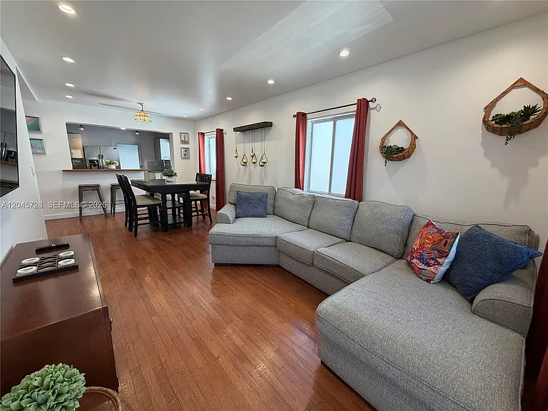 2112 SW 60th Ct — Photo 2