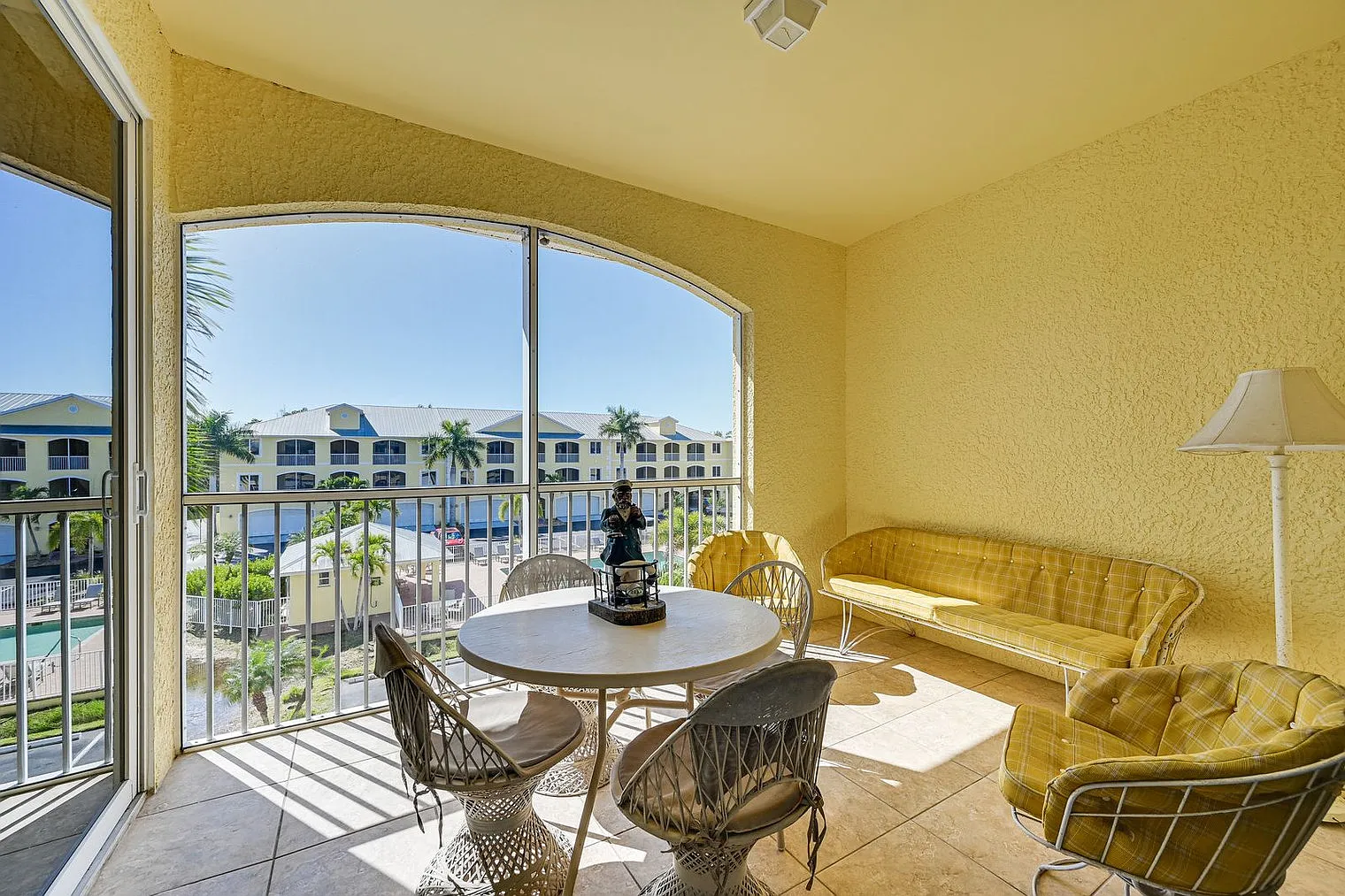 2 bed, 2.0 bath, 1140 sqft, $5,193 — Photo 4