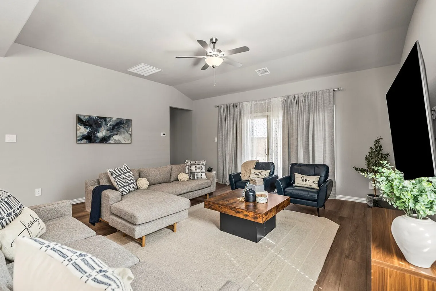 4 bed, 3.5 bath, $5,303 — Photo 4