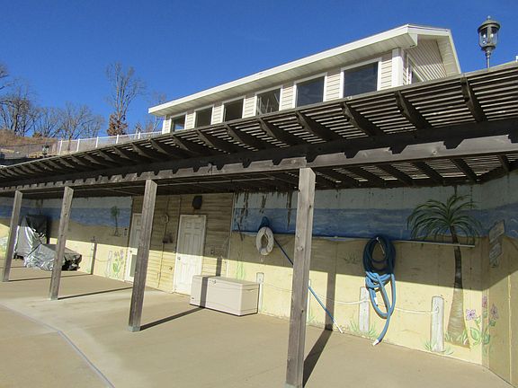 Pool House & Fitness Center
