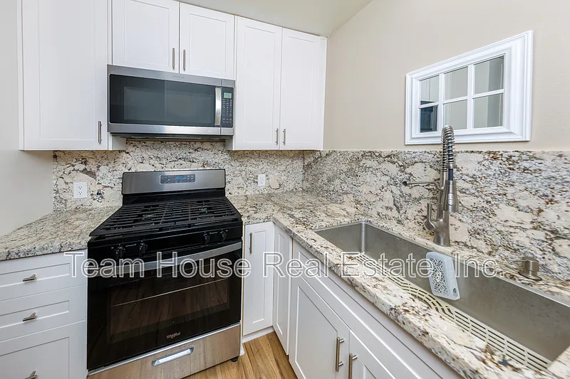 2 bed, 1.0 bath, 806 sqft, $2,395 — Photo 3