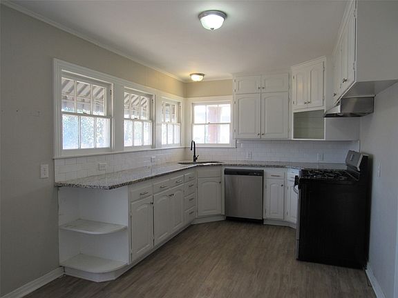 3rd image of 3807 Beverly Dr