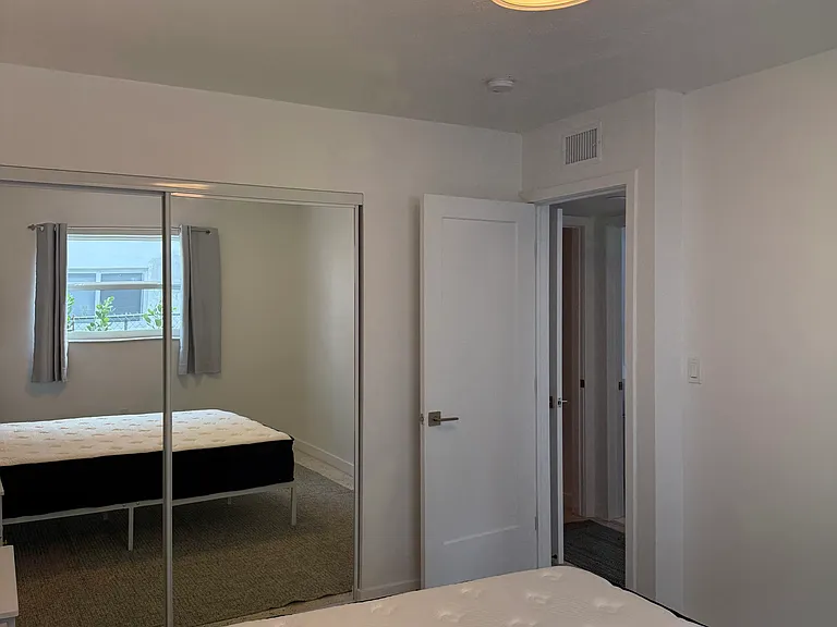421 SW 9th St #1 — Photo 3