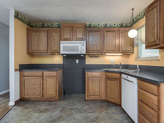 5th image of 7508 Devereaux Ln