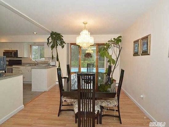 3rd image of 152 Oldfield Ave
