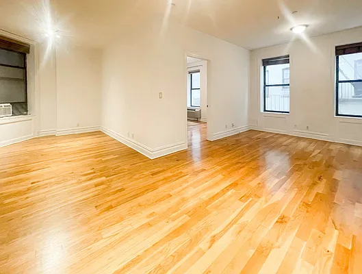 Rented by Coldwell Banker Warburg | media 7