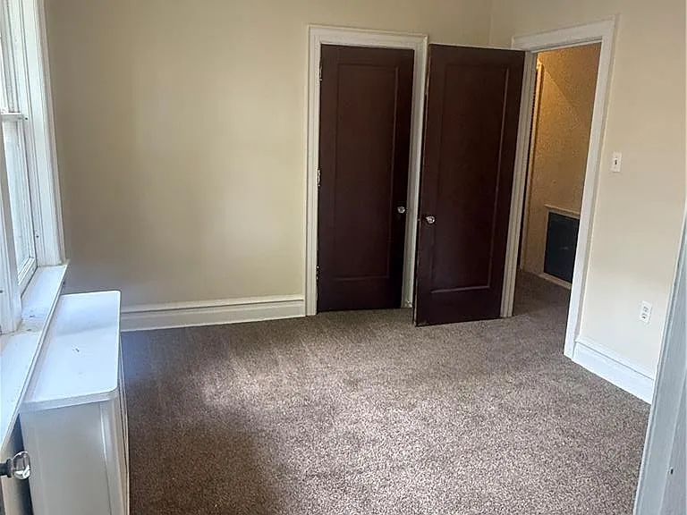 2403 W Allen St #2 — Photo 4