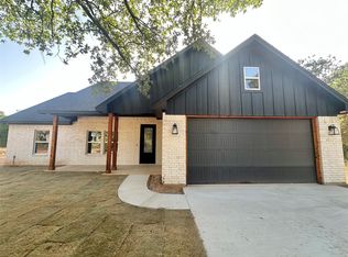 129 Monarch Ln, Poolville, TX 76487