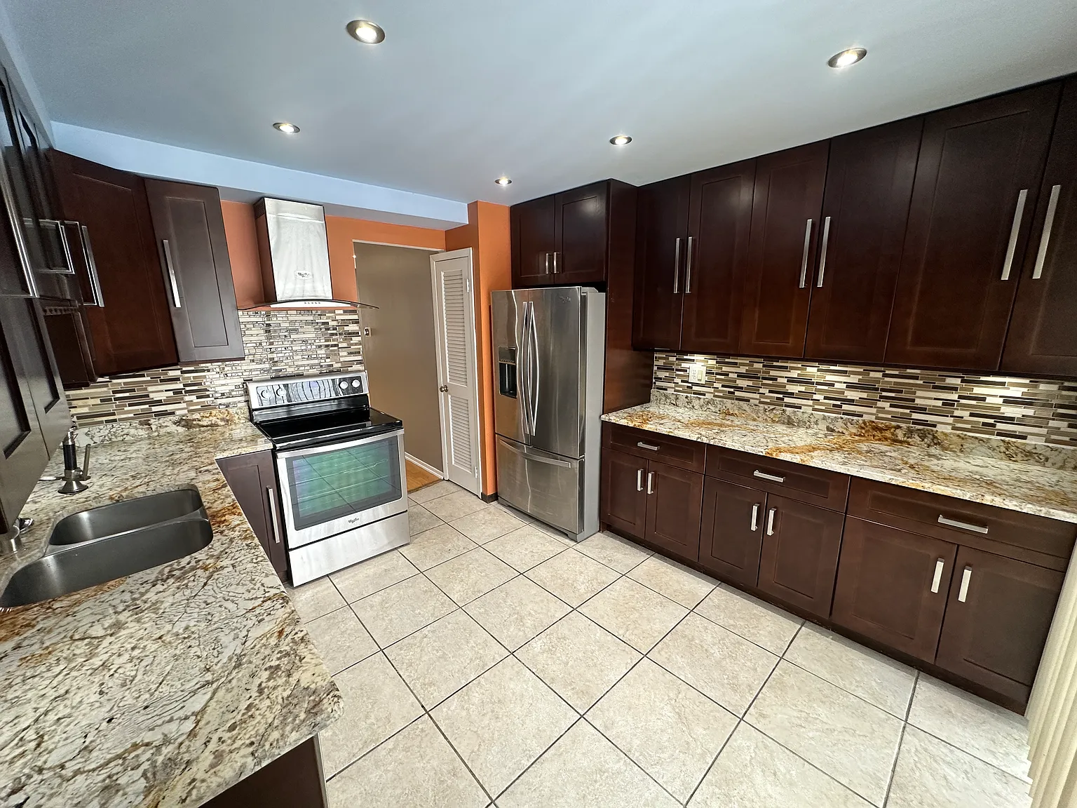 2 bed, 1.5 bath, $2,000 — Photo 4